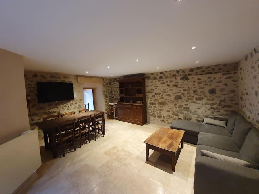 הוילה Saurat Grange En Pierres. Grand Jardin Et Belle Vue מראה חיצוני תמונה